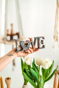 Užrašas MEILĖ LOVE